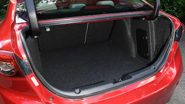 Mazda 3 Fastback - boot