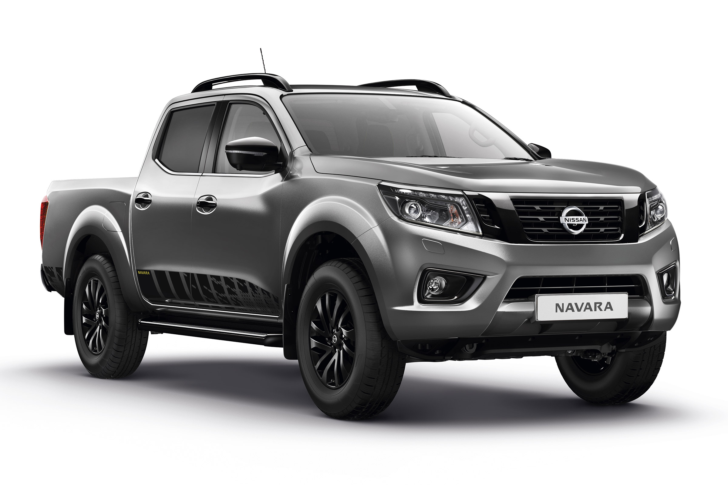 Nissan Navara N-Guard - grey front