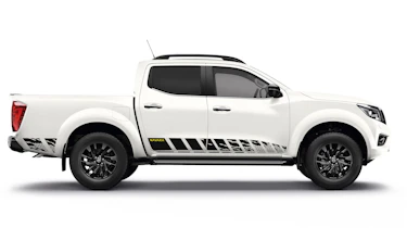 Nissan Navara N-Guard - white side