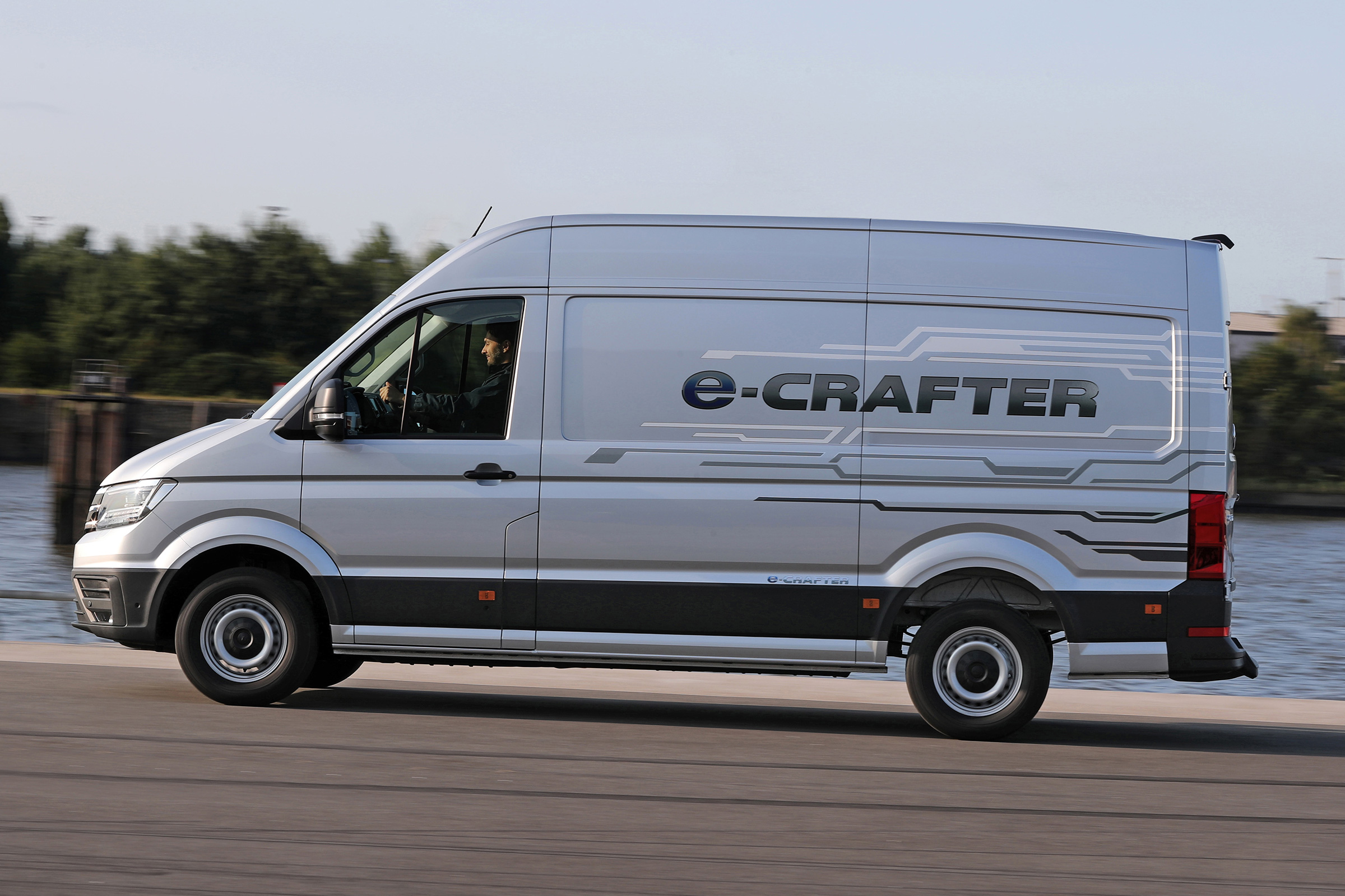 Volkswagen e-Crafter side profile
