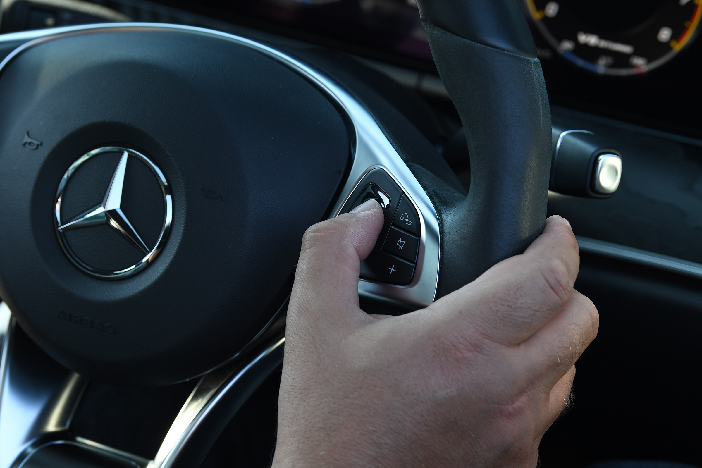 Mercedes-AMG E 63 S - steering control