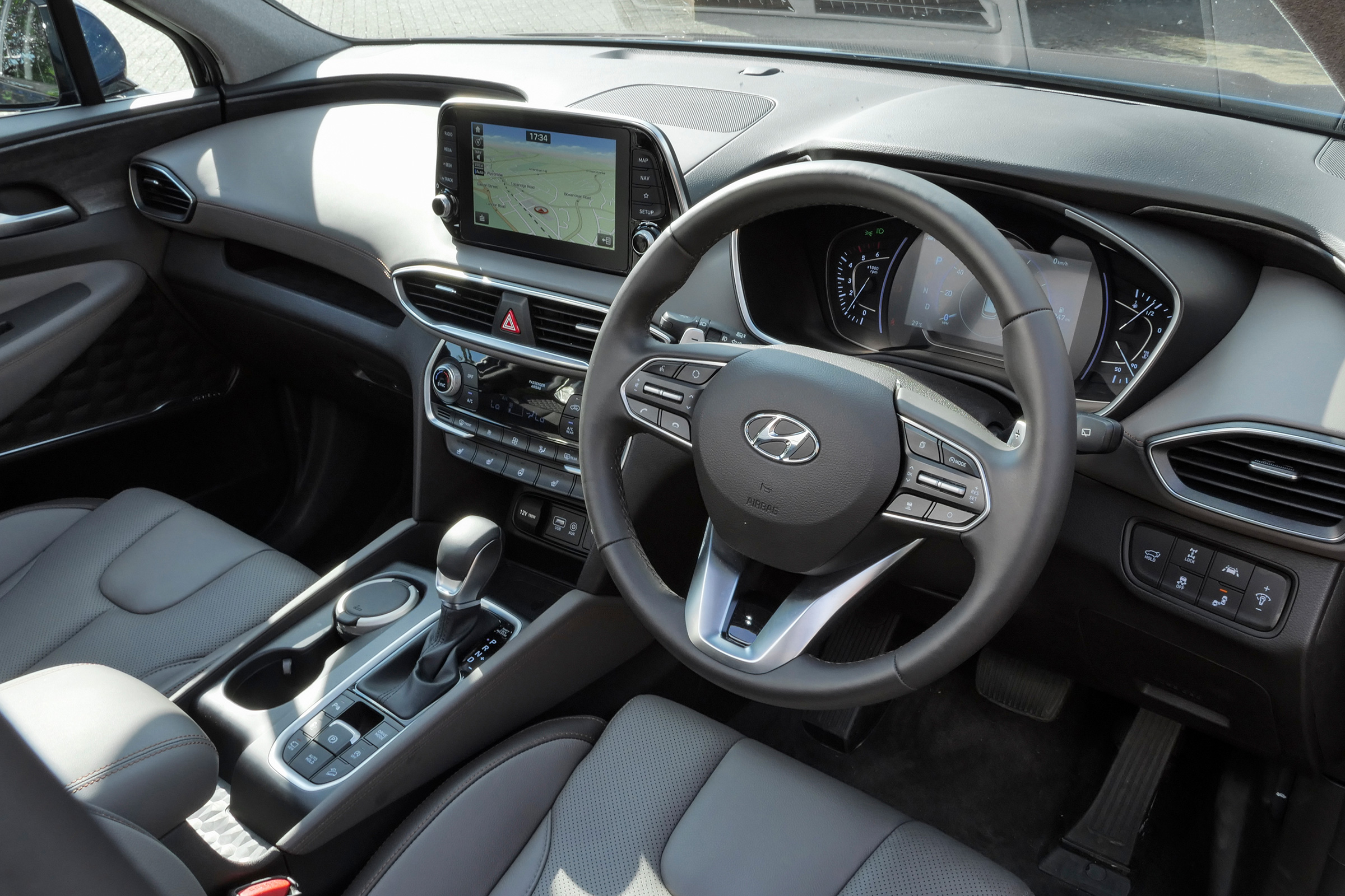 Hyundai Santa Fe - steering wheel