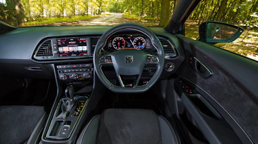 SEAT Leon ST Cupra 300 Carbon Edition - steering wheel