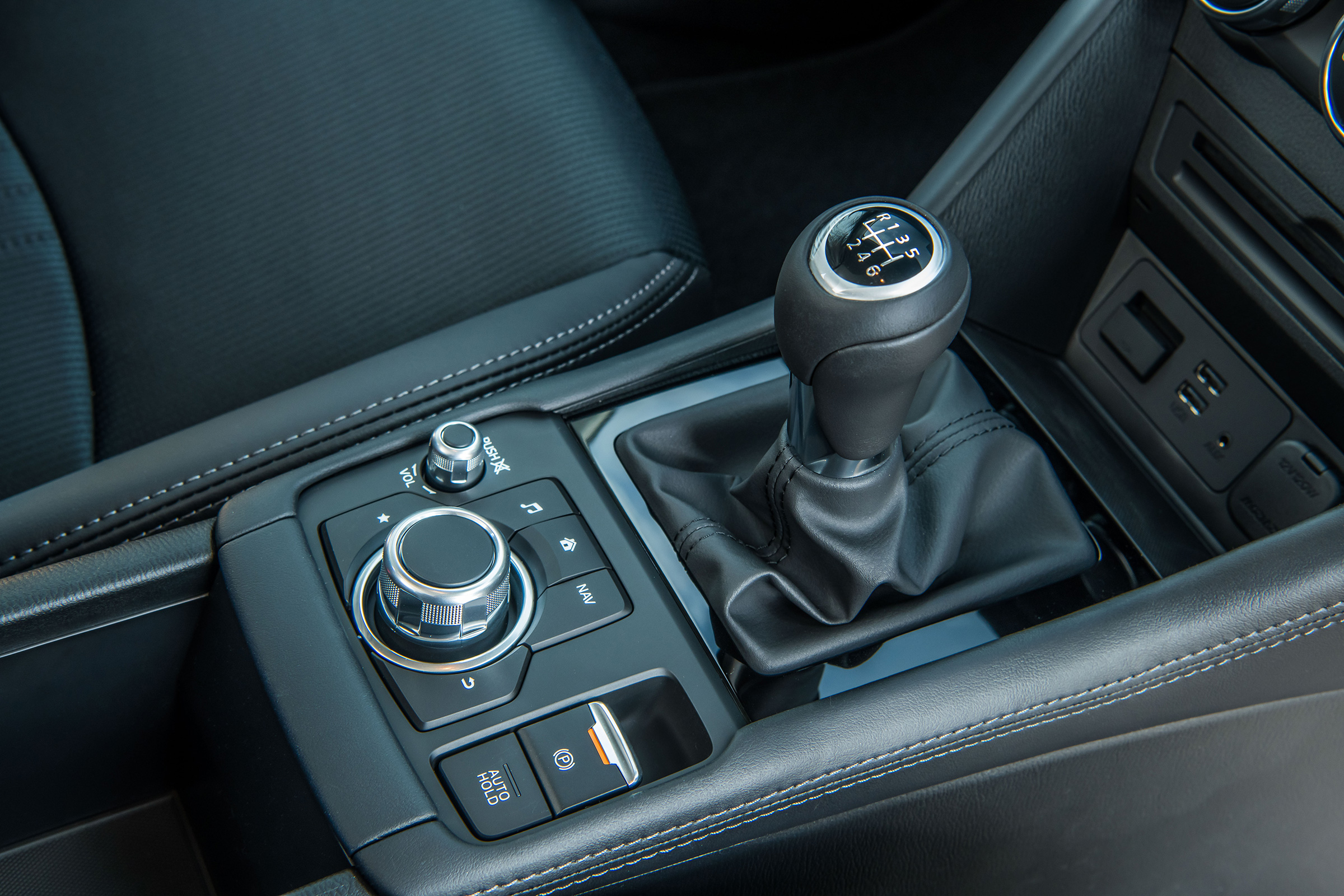 Mazda CX-3 - gear lever