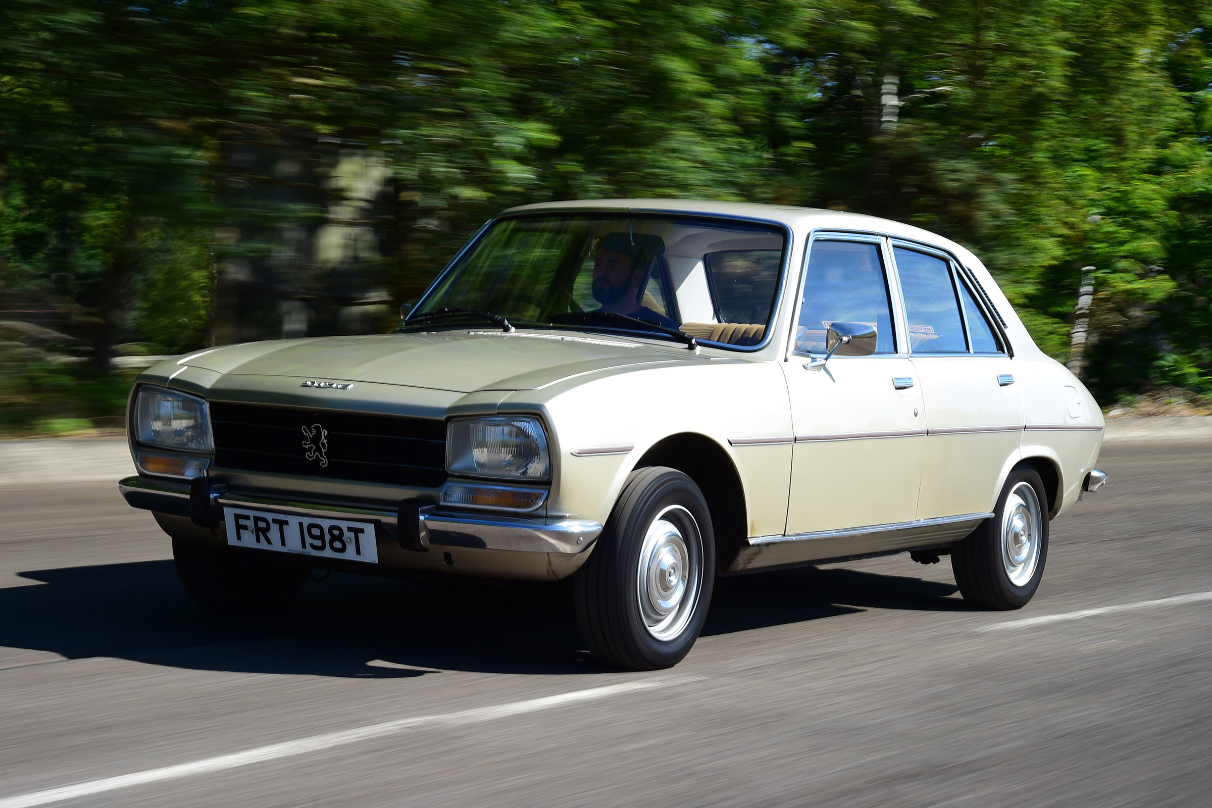 Peugeot 504 - front