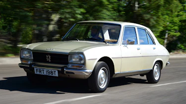 Peugeot 504 - front