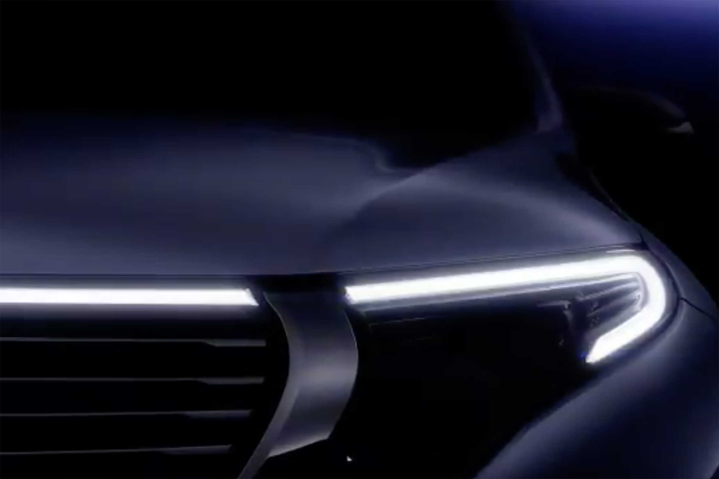 Mercedes EQ C teaser 1