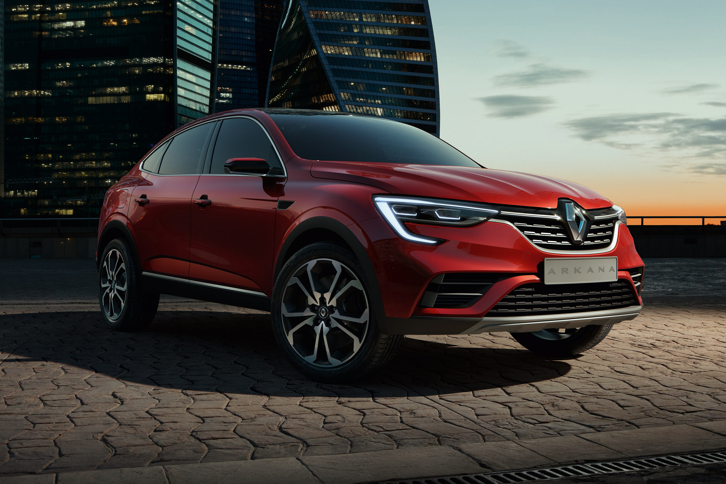 Renault Arkana - front static orange