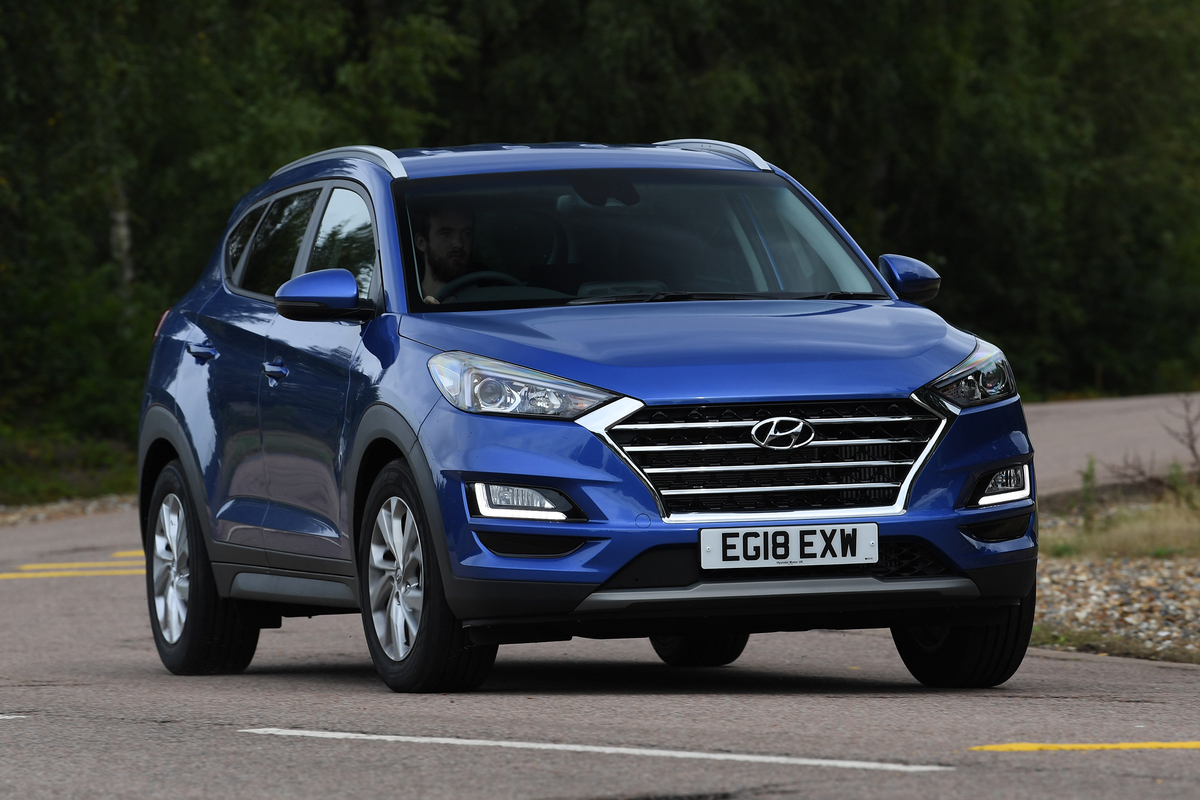 Hyundai Tucson - front cornering
