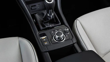 Mazda CX-3 - centre console
