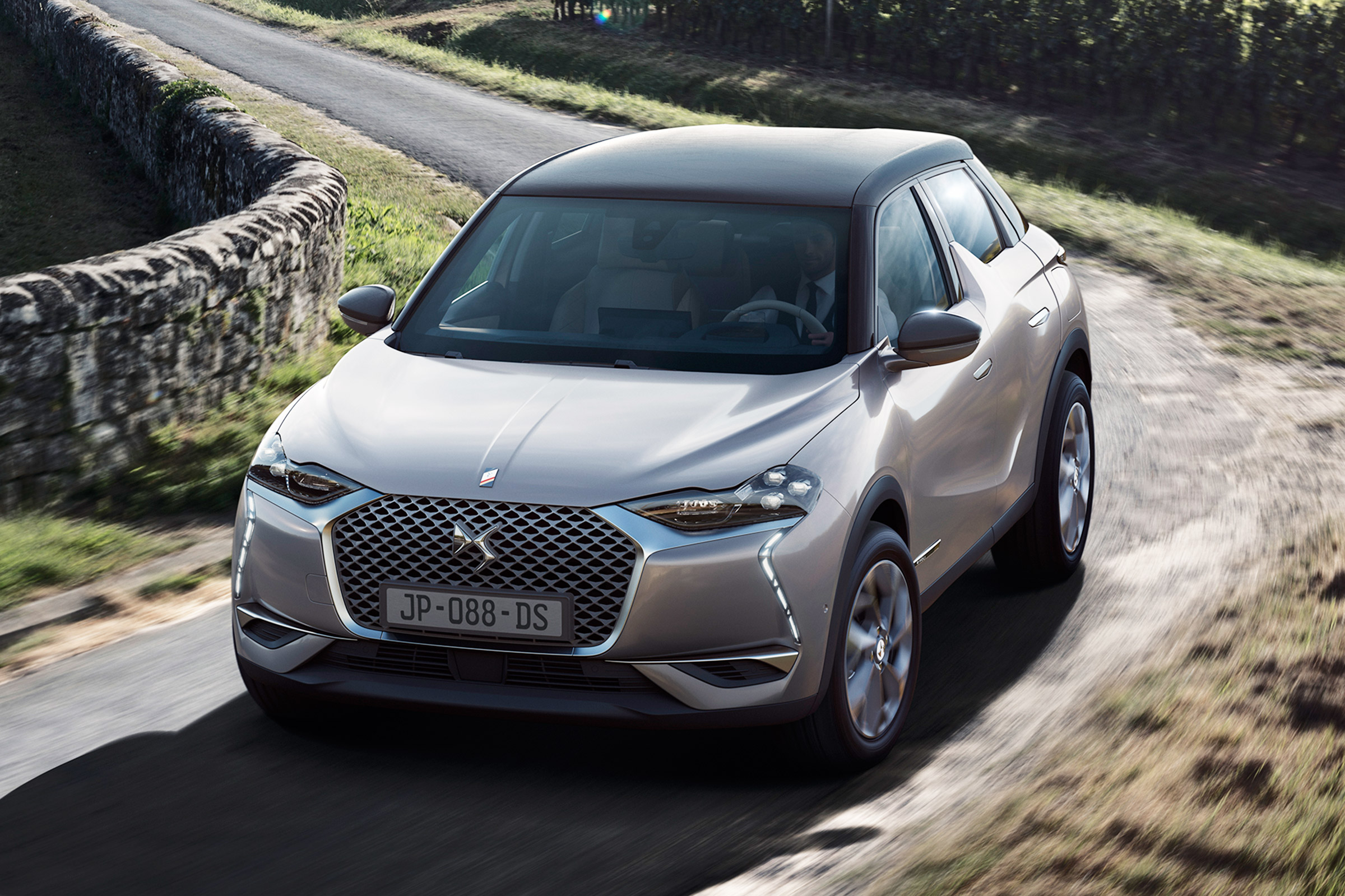 DS 3 Crossback E-Tense - above