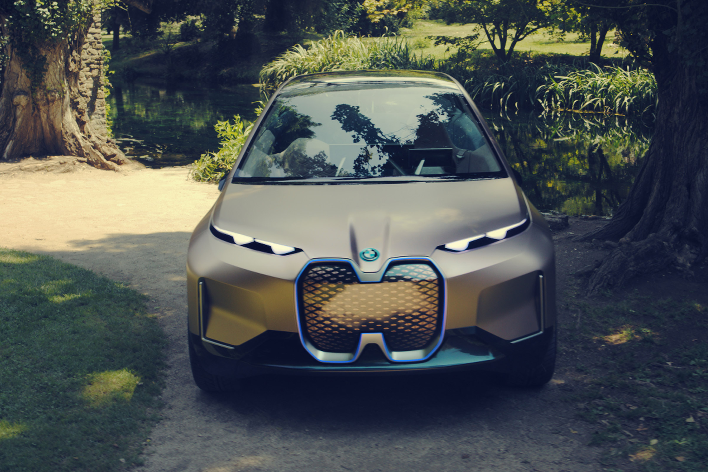 BMW Vision iNEXT concept - full front
