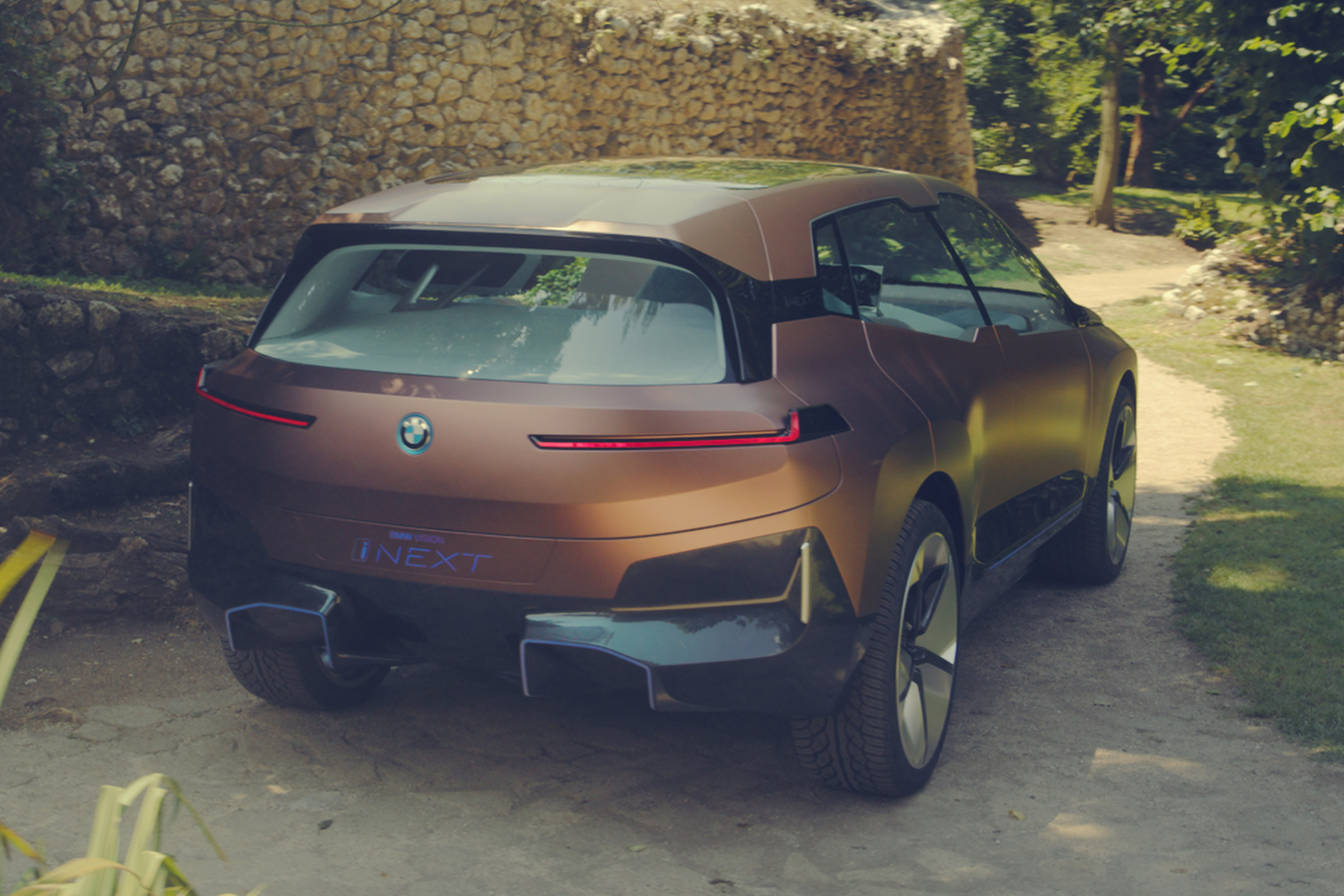 BMW Vision iNEXT concept - rear action