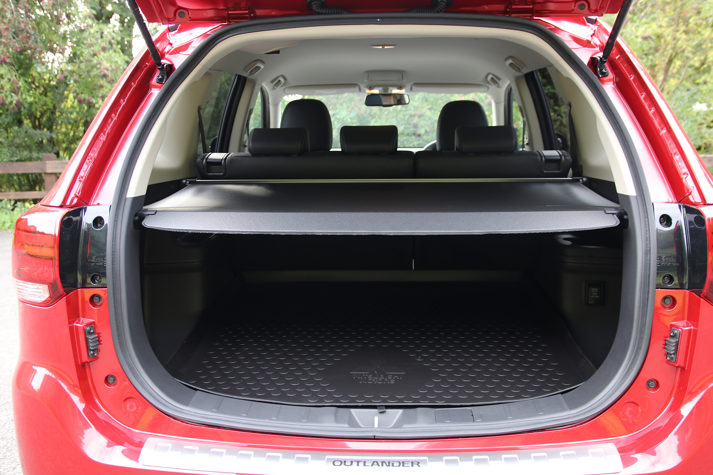 New 2019 Mitsubishi Outlander PHEV boot