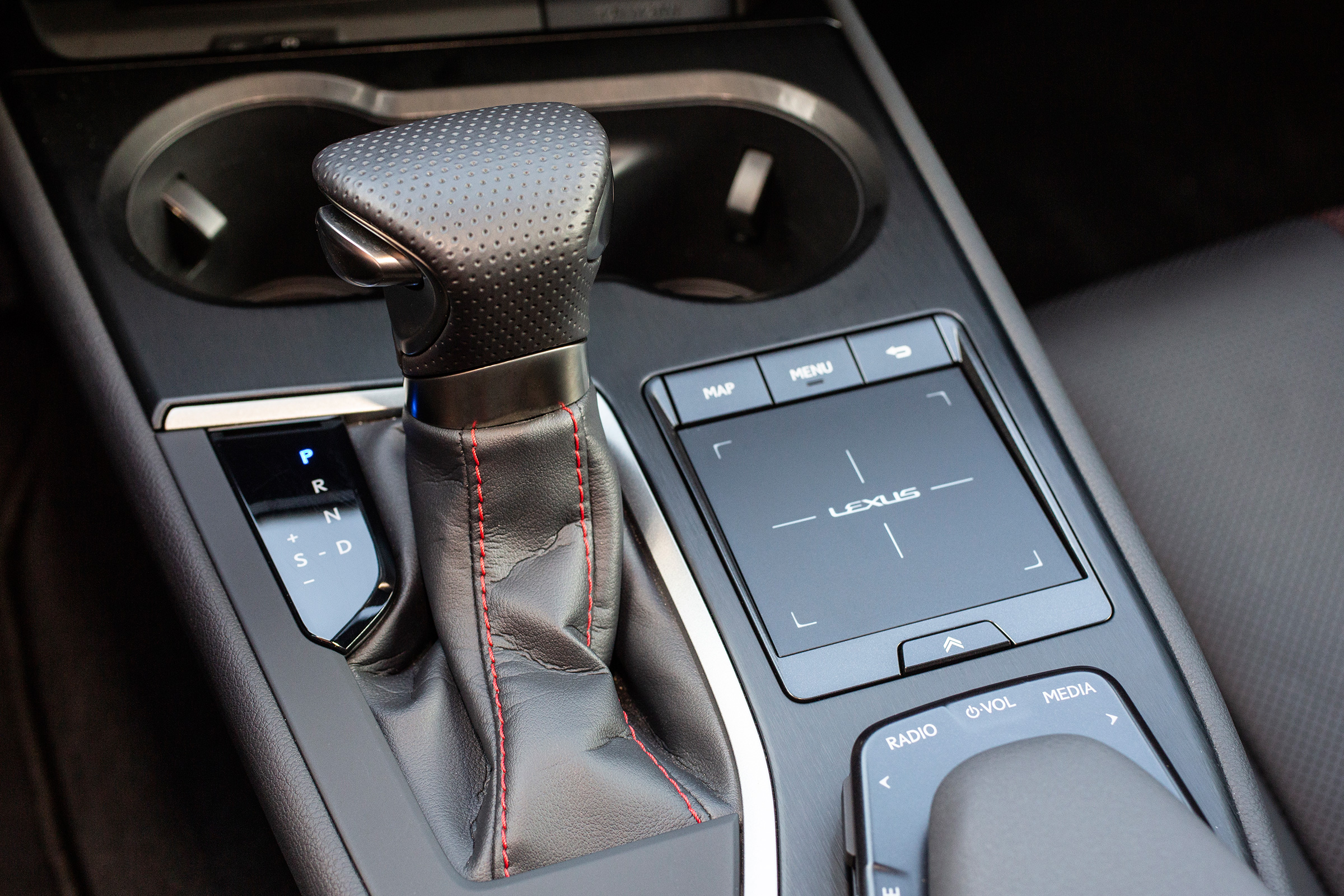 Lexus UX - gear lever
