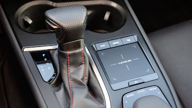 Lexus UX - gear lever