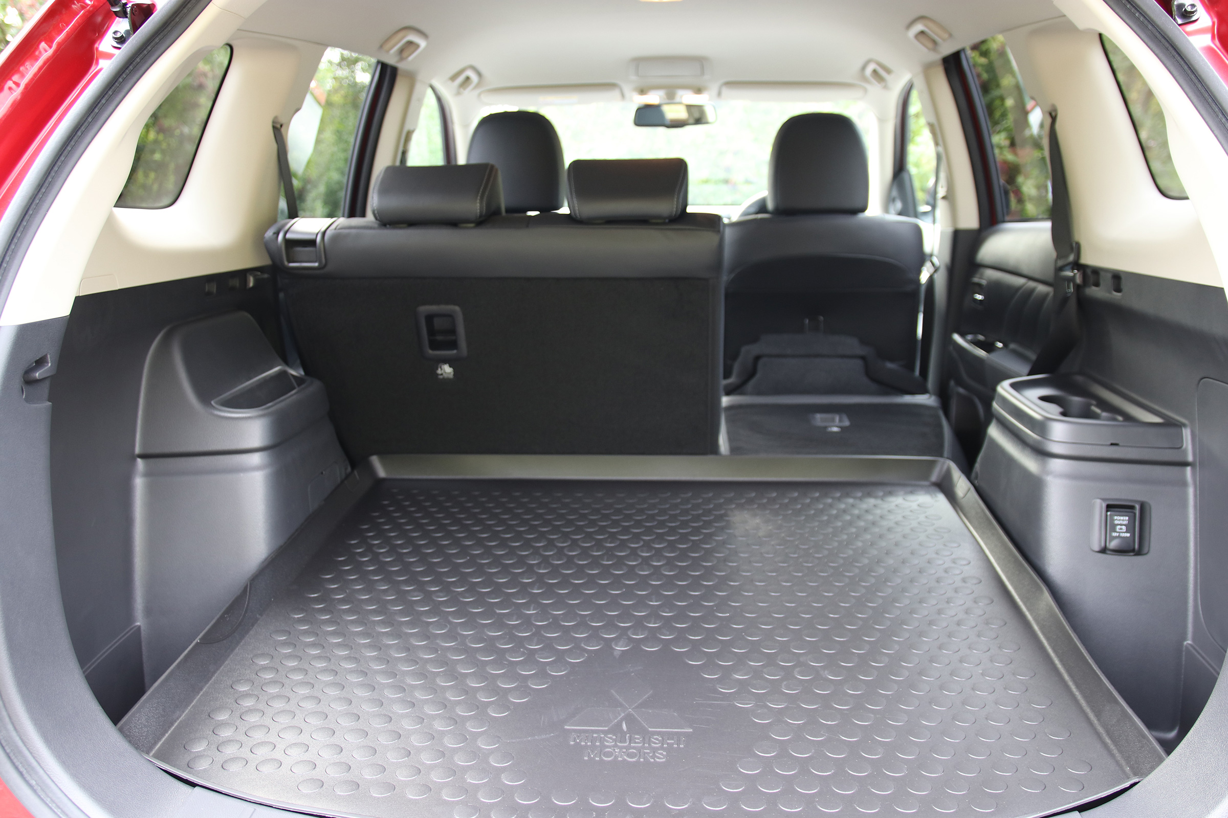 New 2019 Mitsubishi Outlander PHEV luggage area