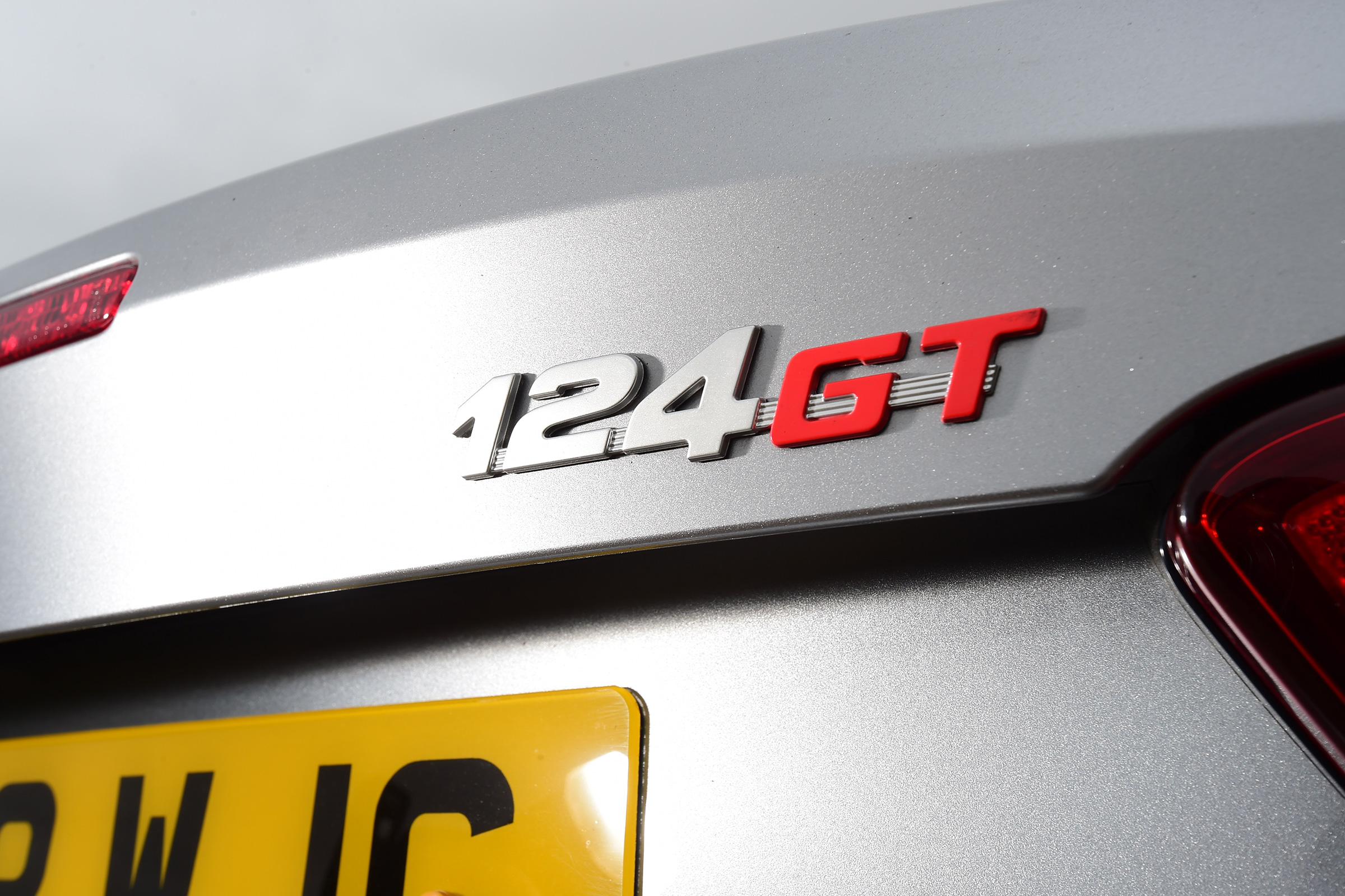 Abarth 124 GT - badge