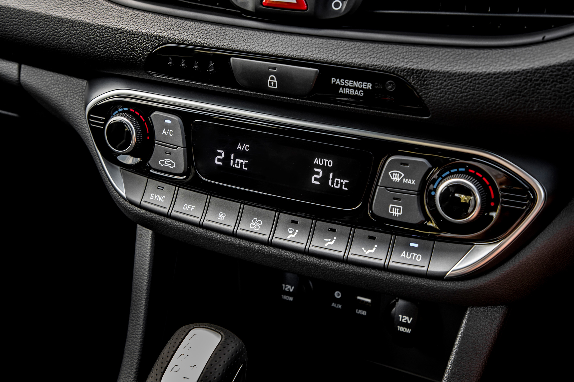 Hyundai i30 N-Line - buttons