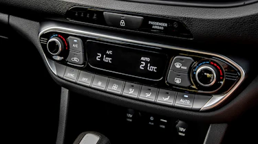 Hyundai i30 N-Line - buttons