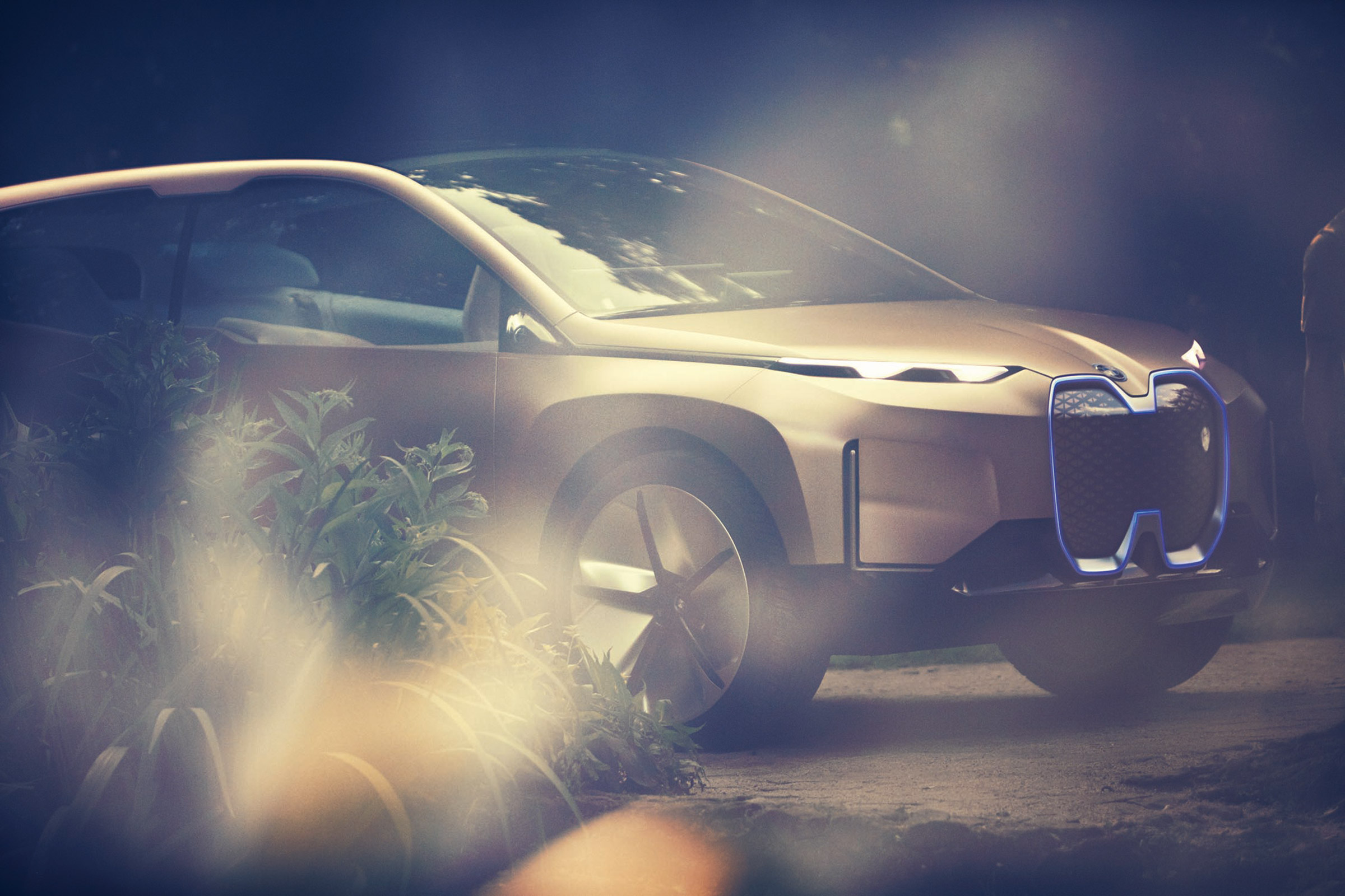 BMW Vision iNEXT concept - front/side detail