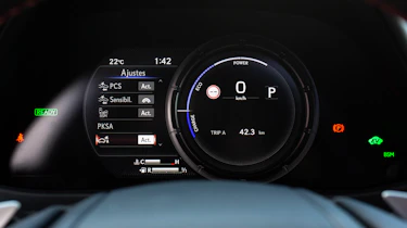 Lexus UX - speedo