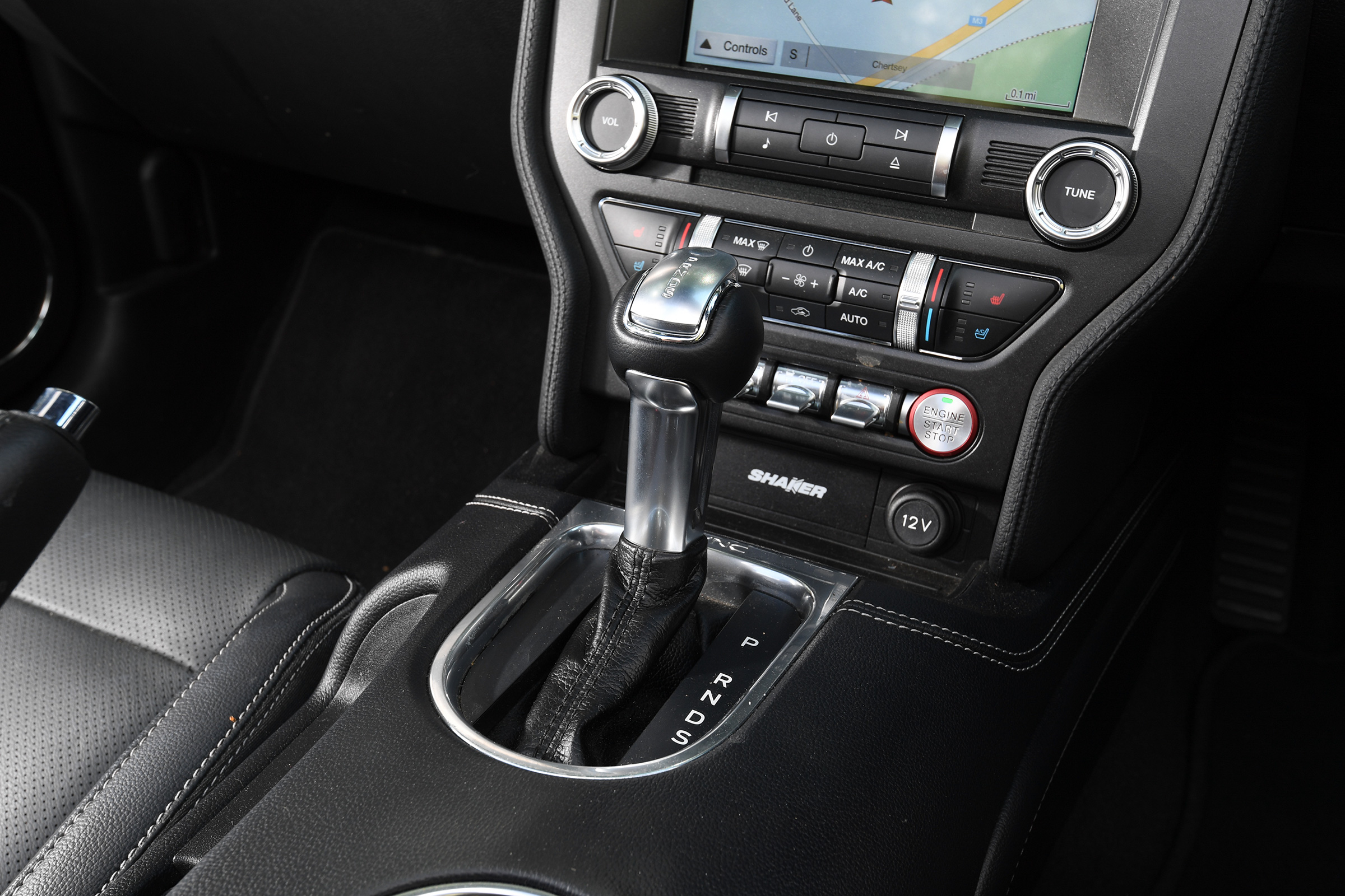 Ford Mustang Convertible - gear lever