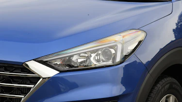 Hyundai Tucson - front light