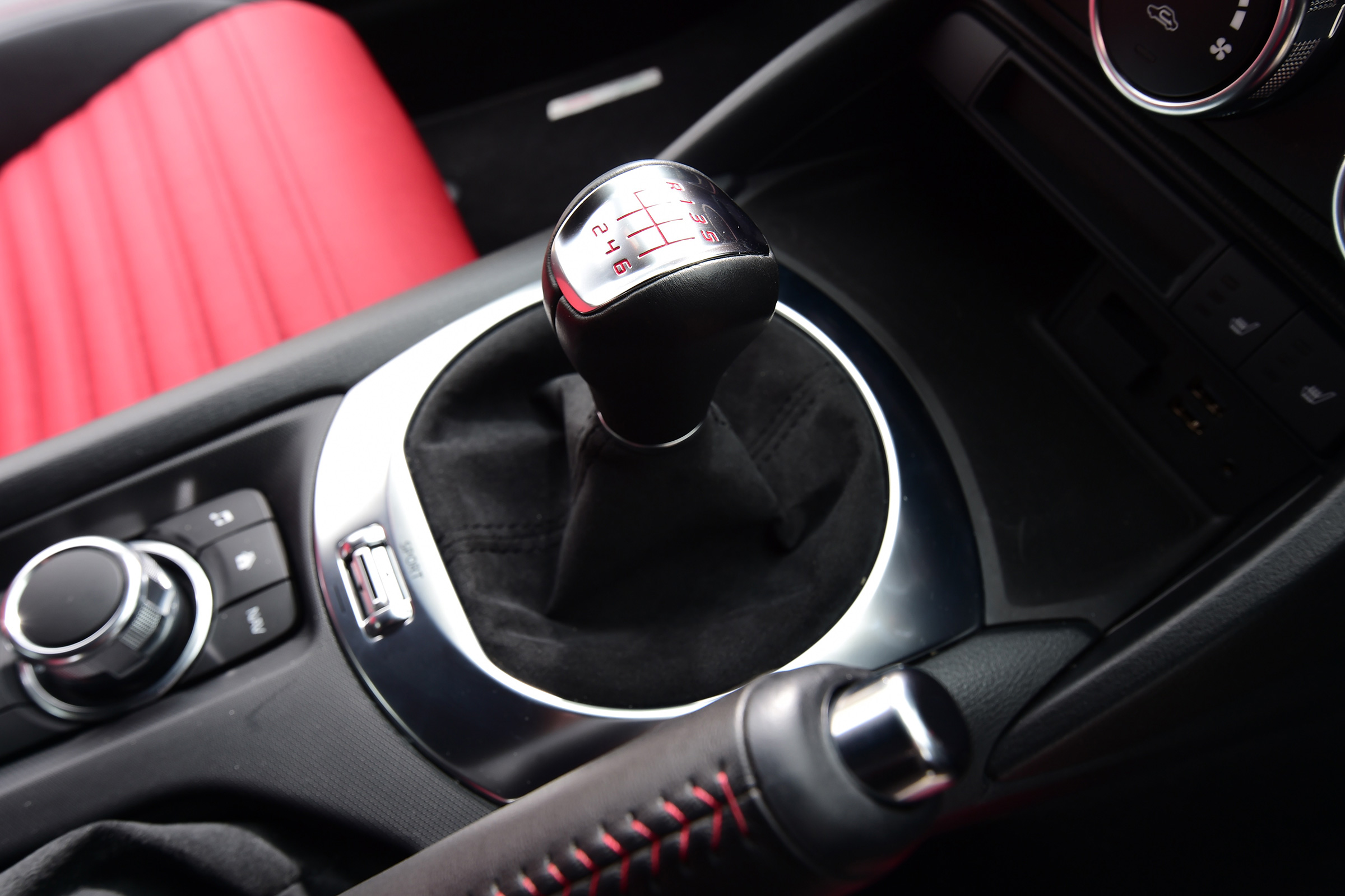 Abarth 124 GT - gear lever