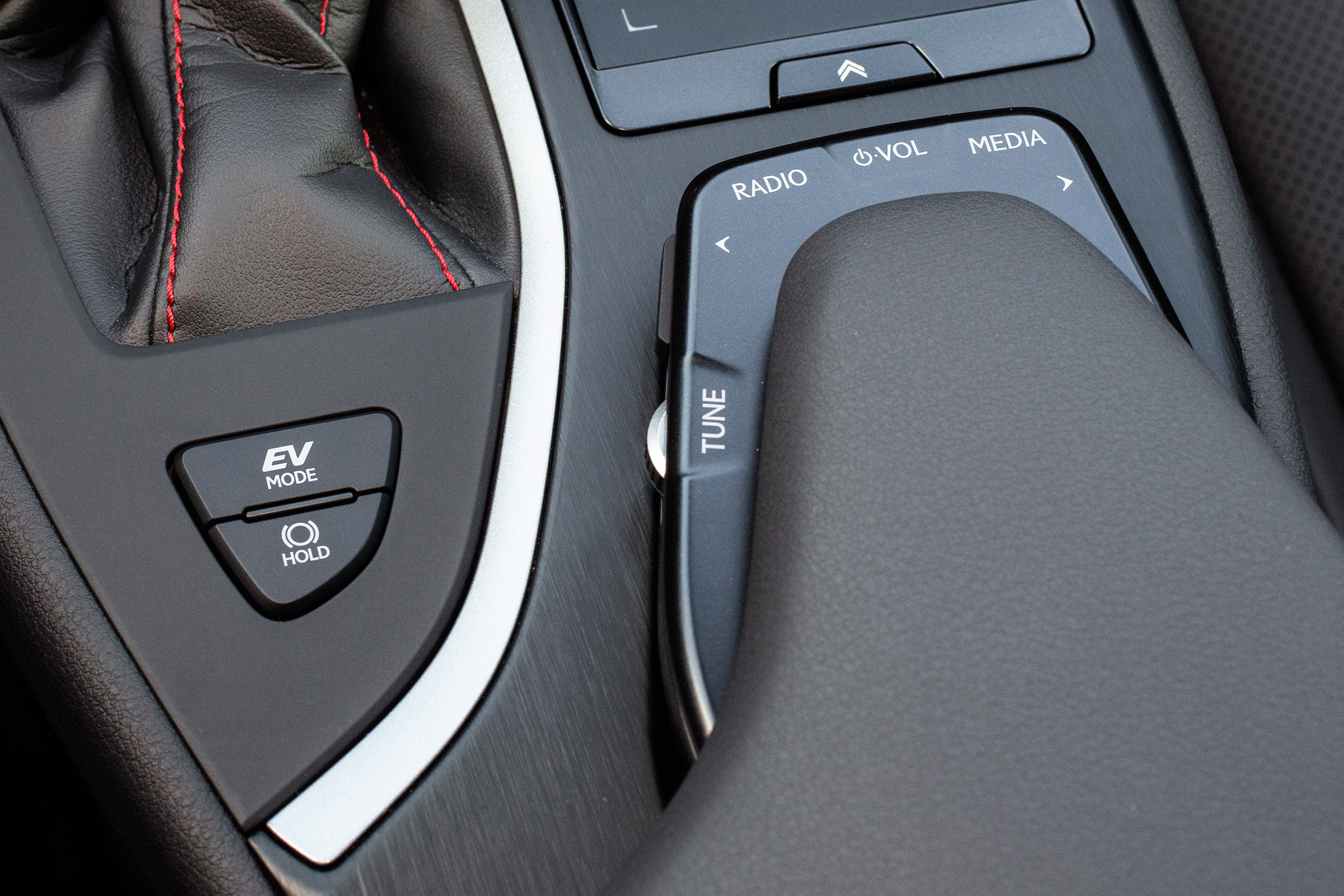 Lexus UX - button