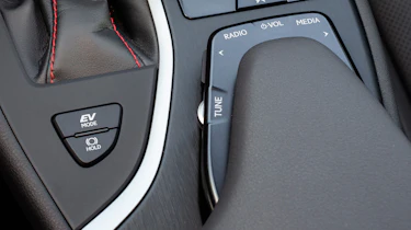 Lexus UX - button