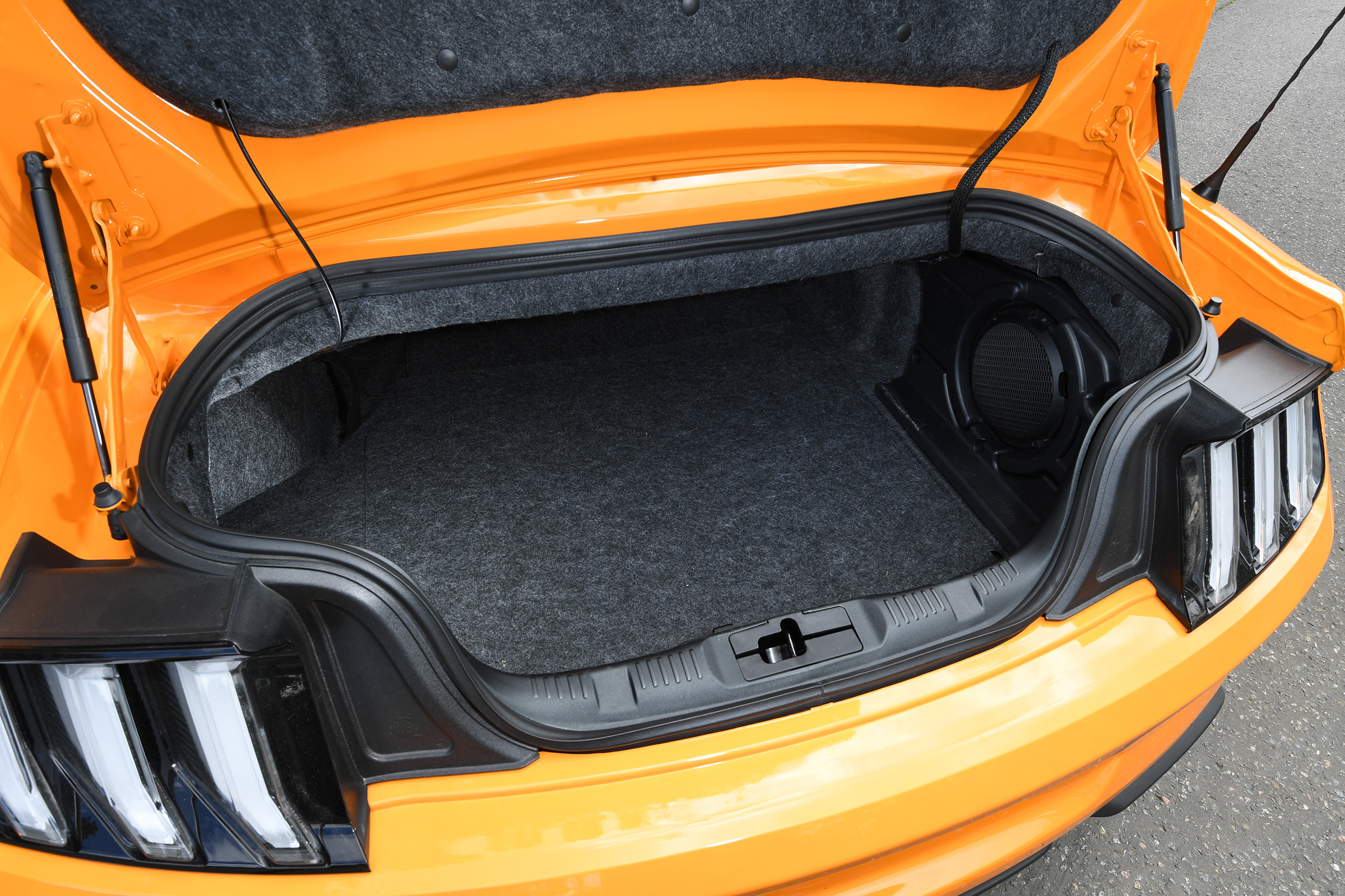 Ford Mustang Convertible - boot