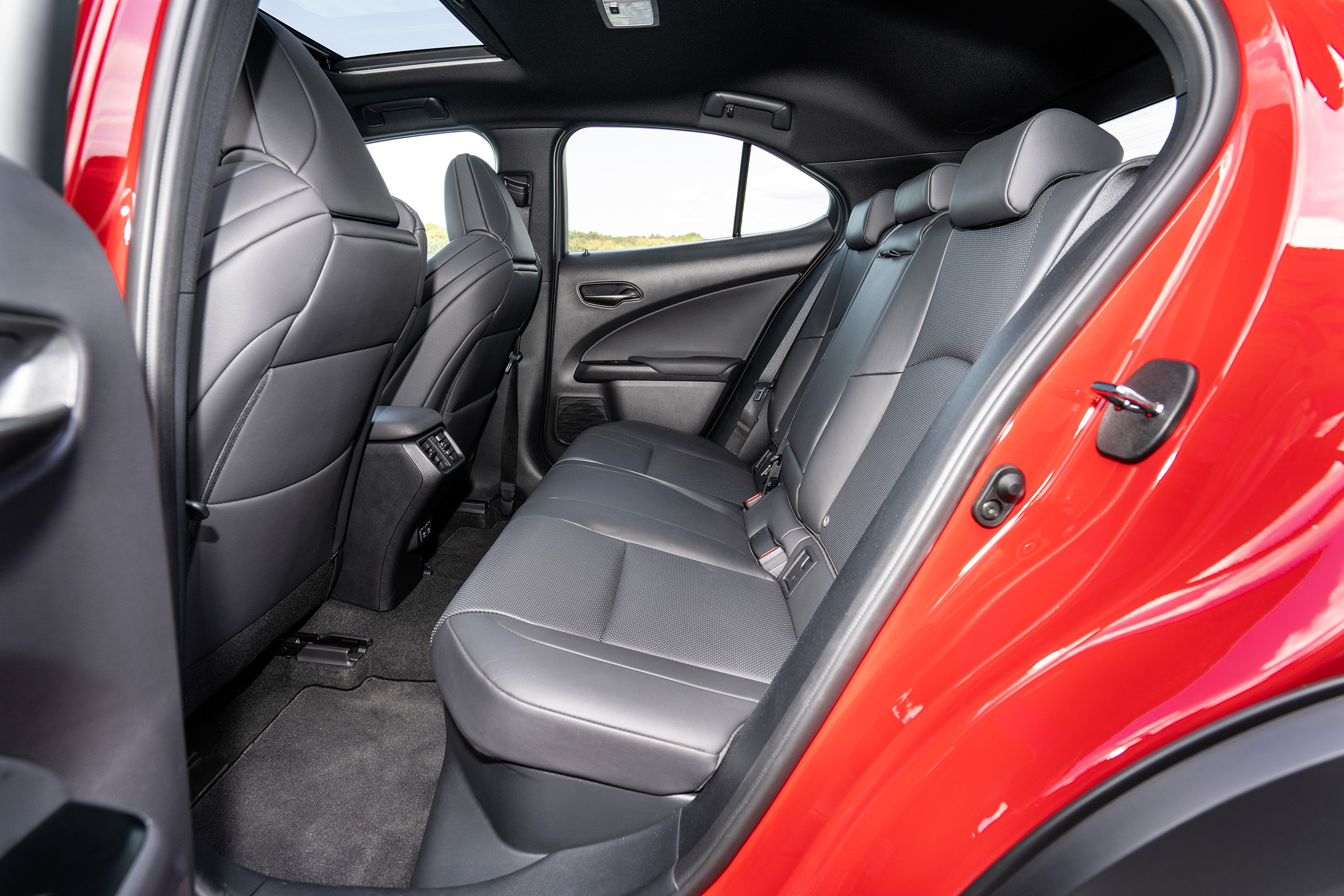 Lexus UX - back seats