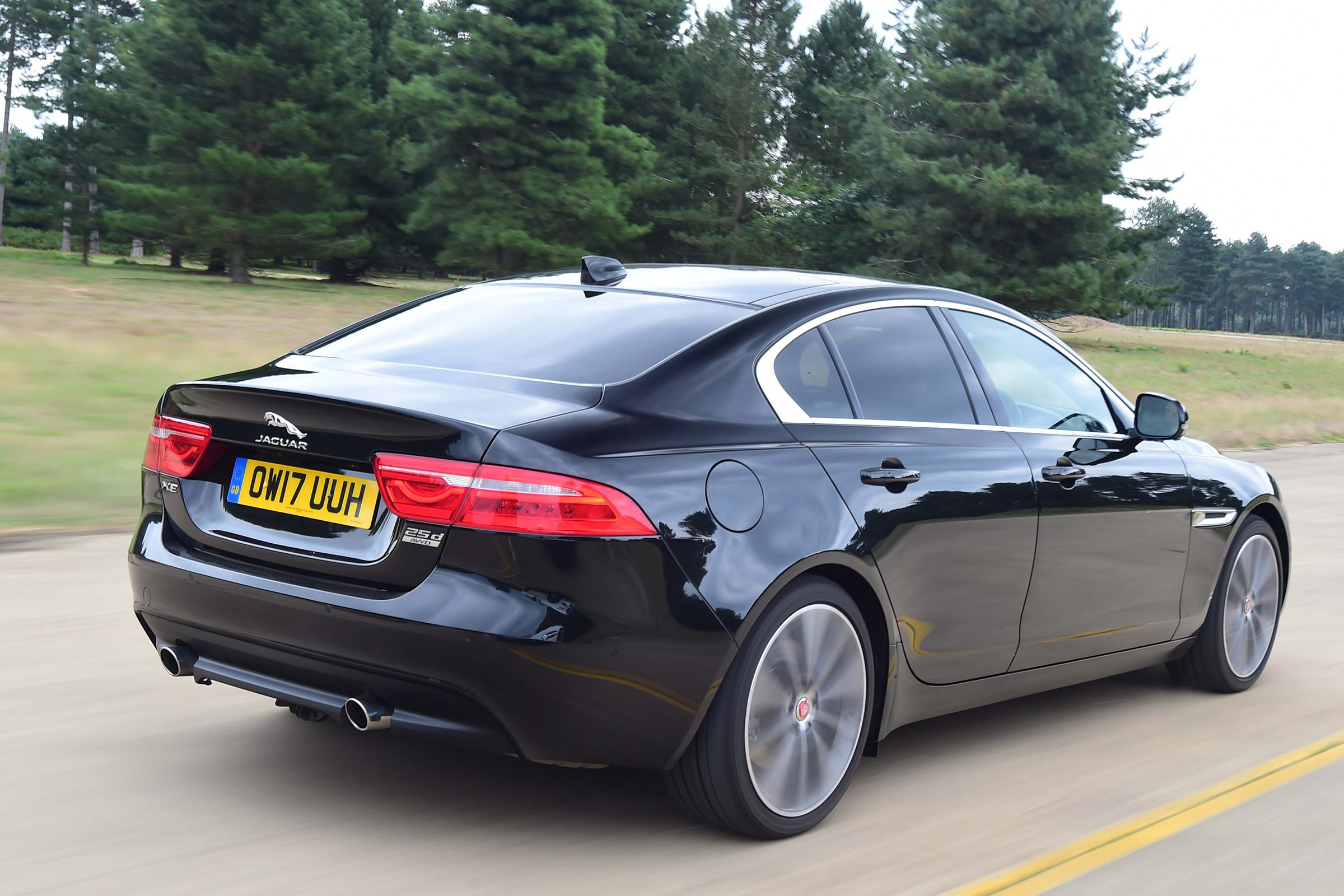 Jaguar XE - Rear Tracking