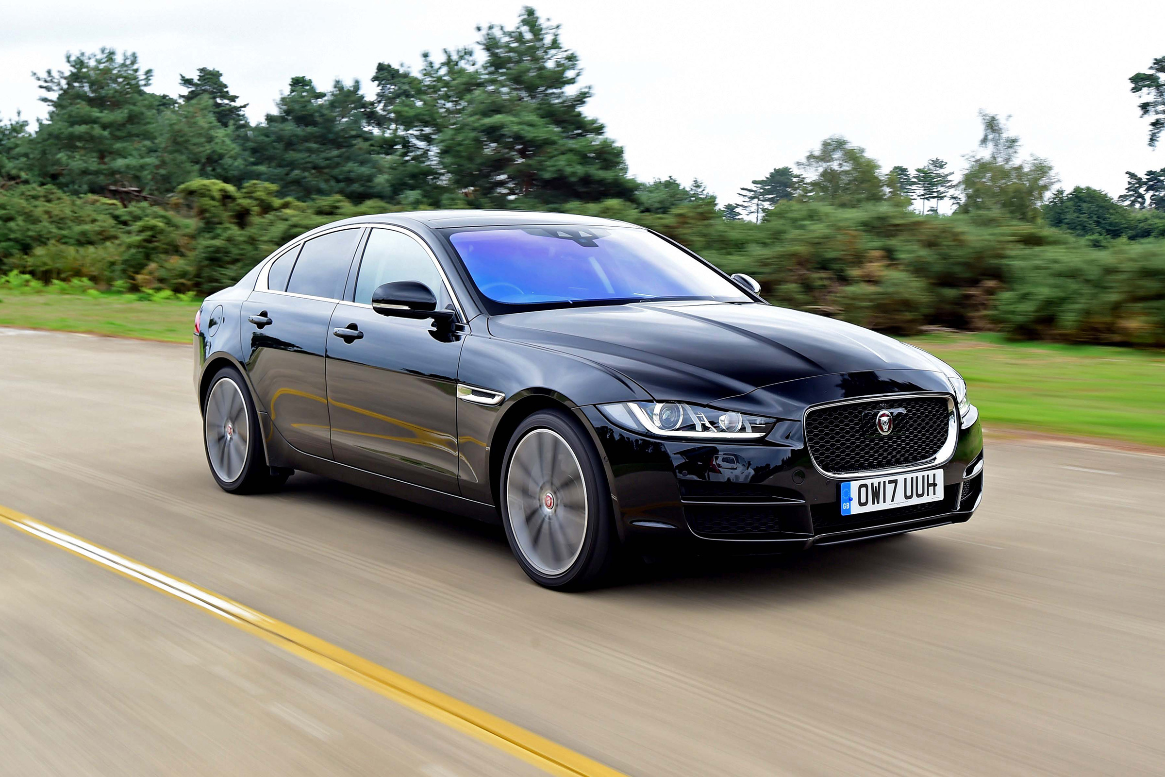 Jaguar XE - Front Tracking