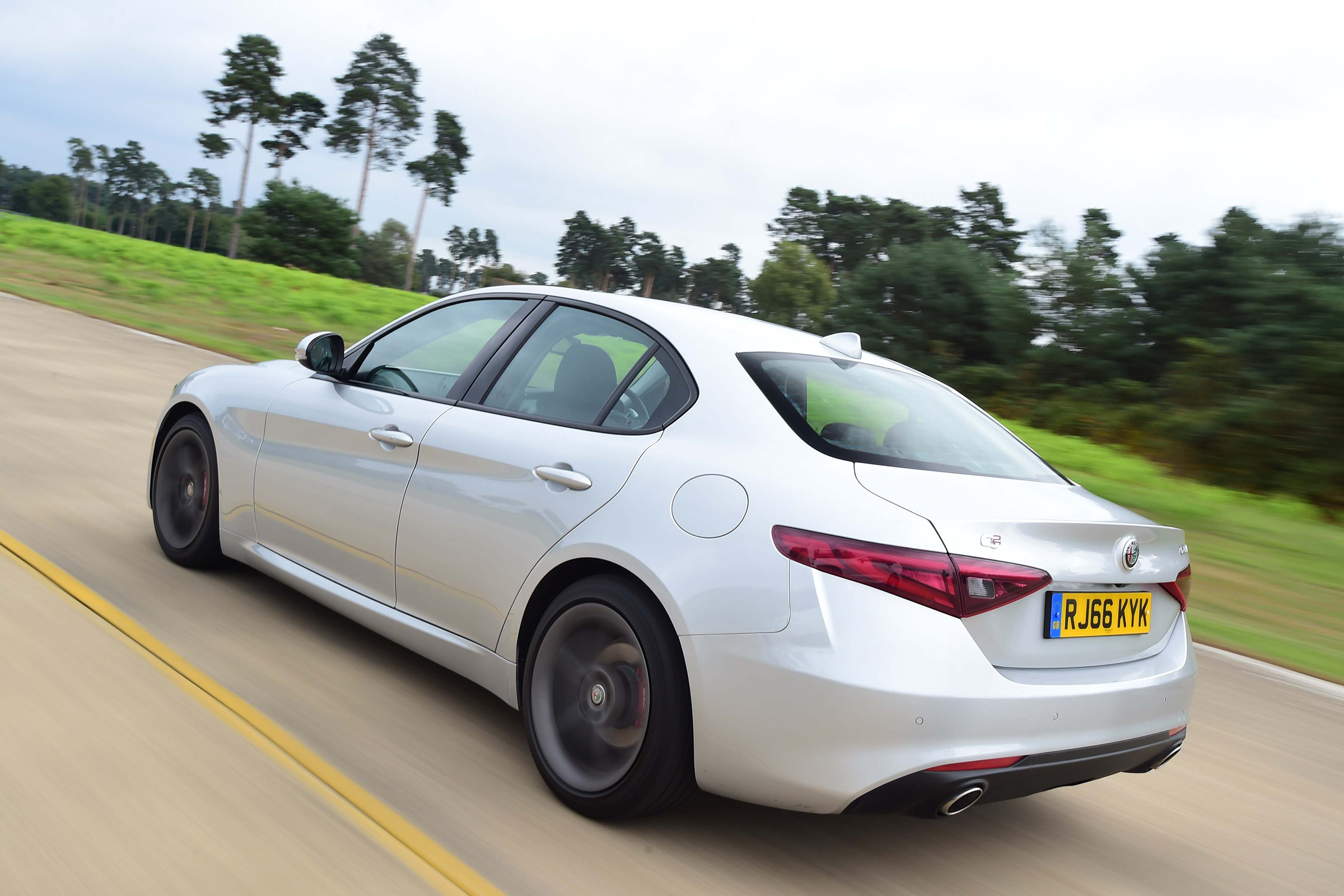 Alfa Romeo Giulia - Rear Tracking