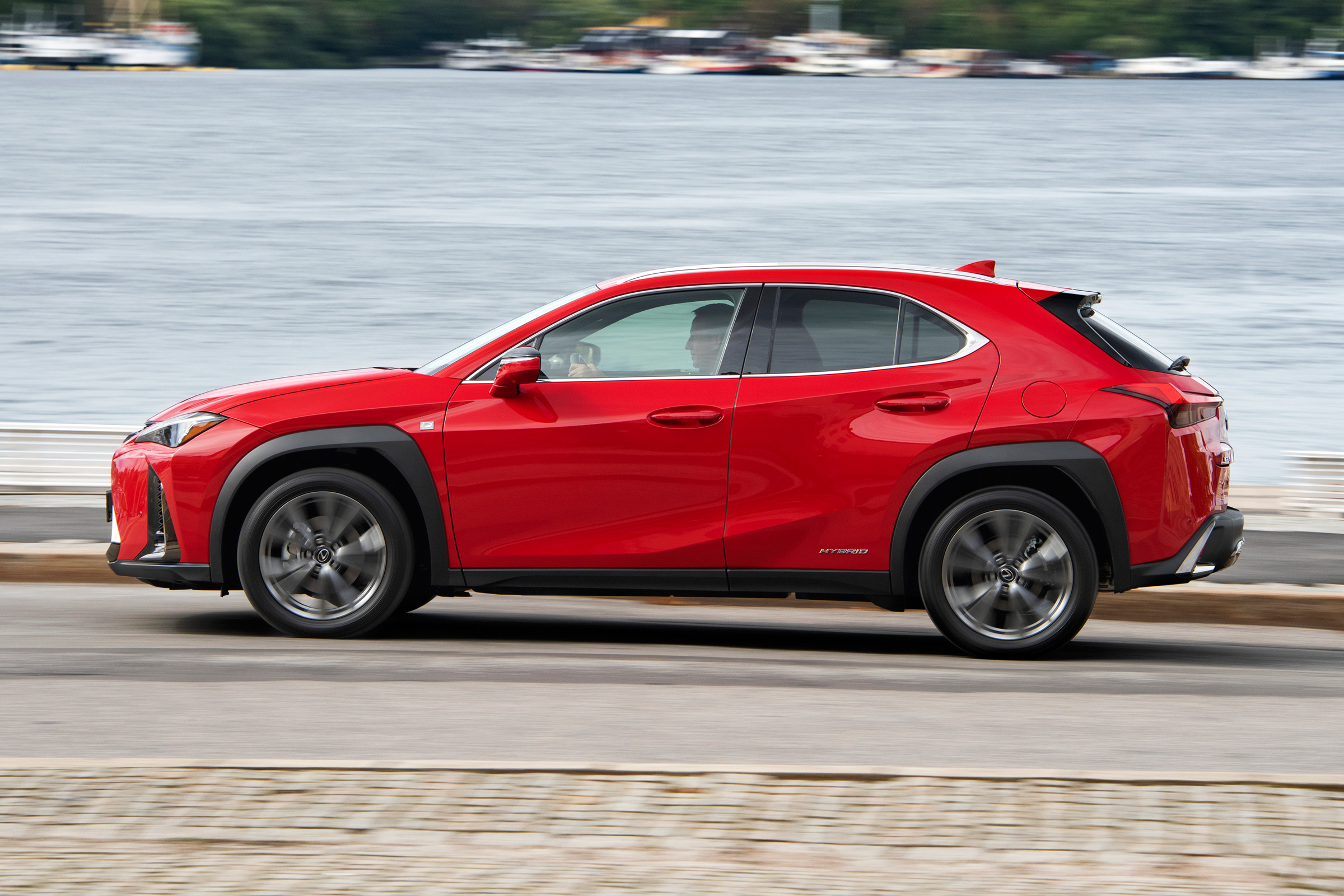 Lexus UX - side