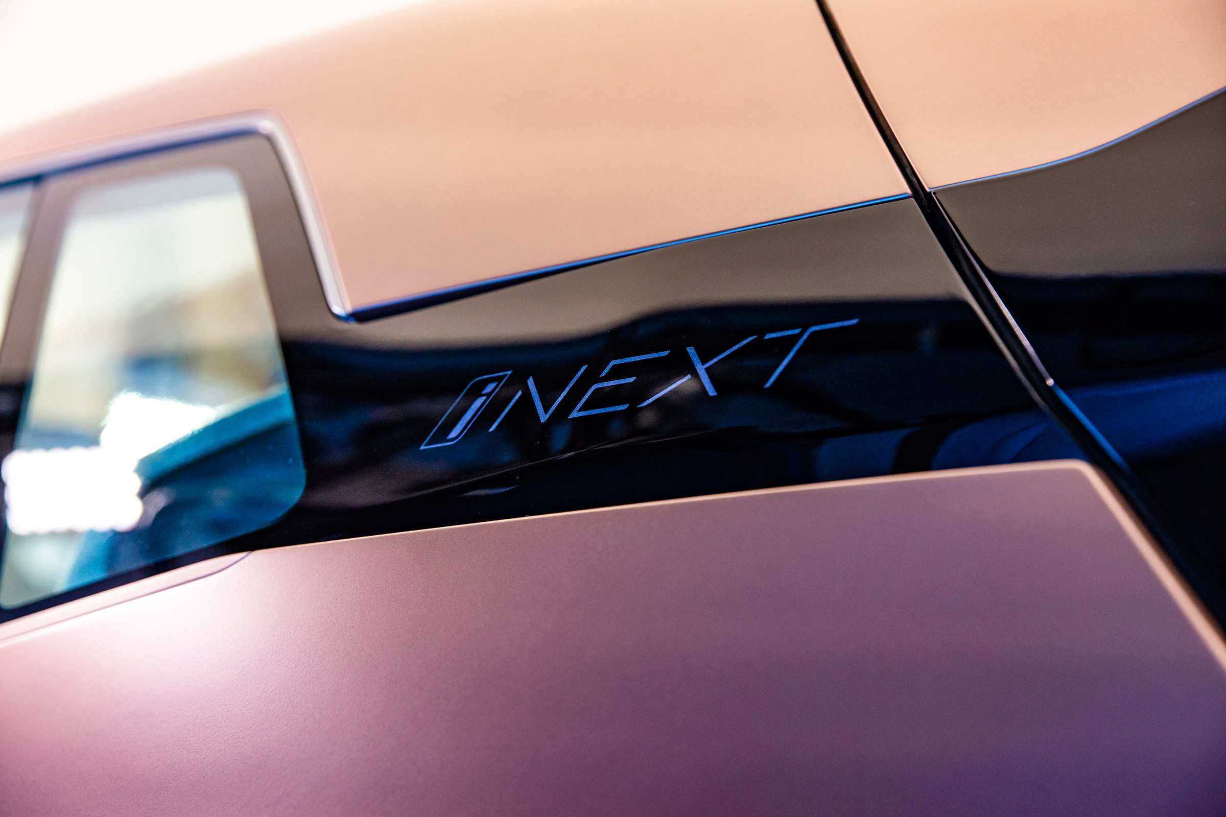 BMW Vision iNEXT concept - iNEXT badge
