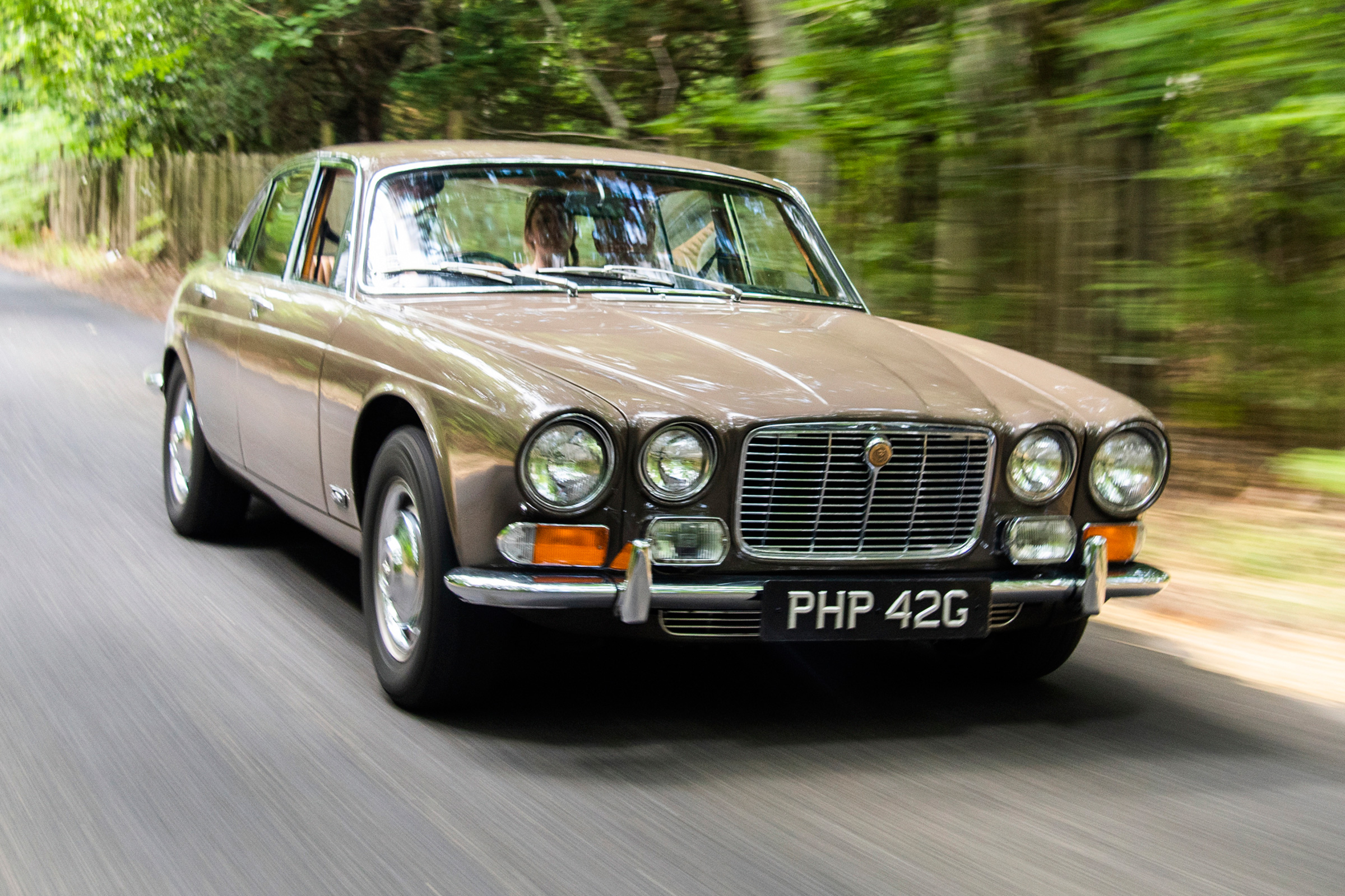 Jaguar XJ6 S1 front