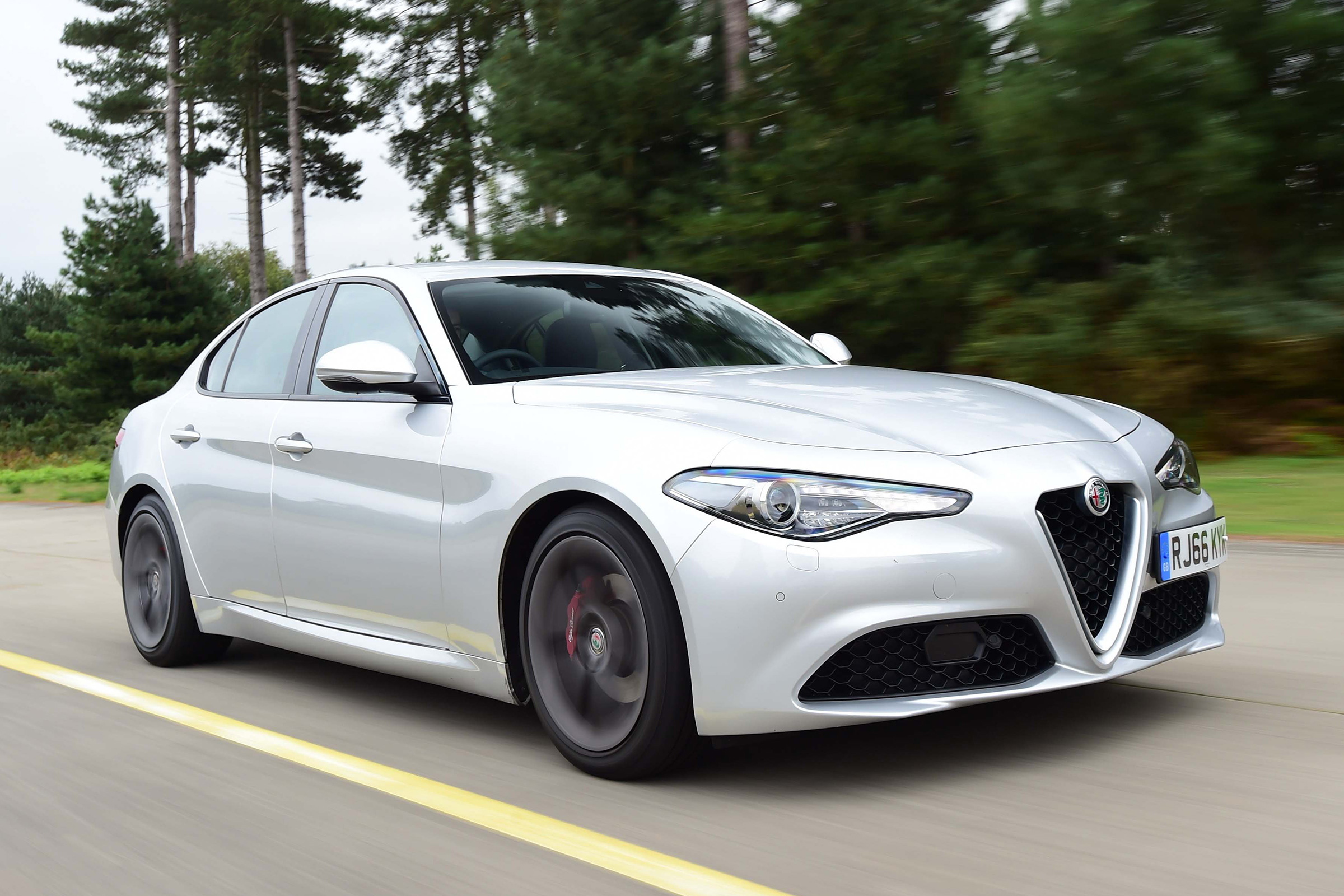 Alfa Romeo Giulia - Front Tracking