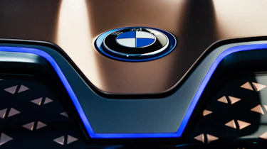 BMW Vision iNEXT concept - BMW badge