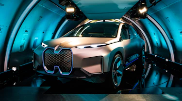 BMW Vision iNEXT concept - plane front