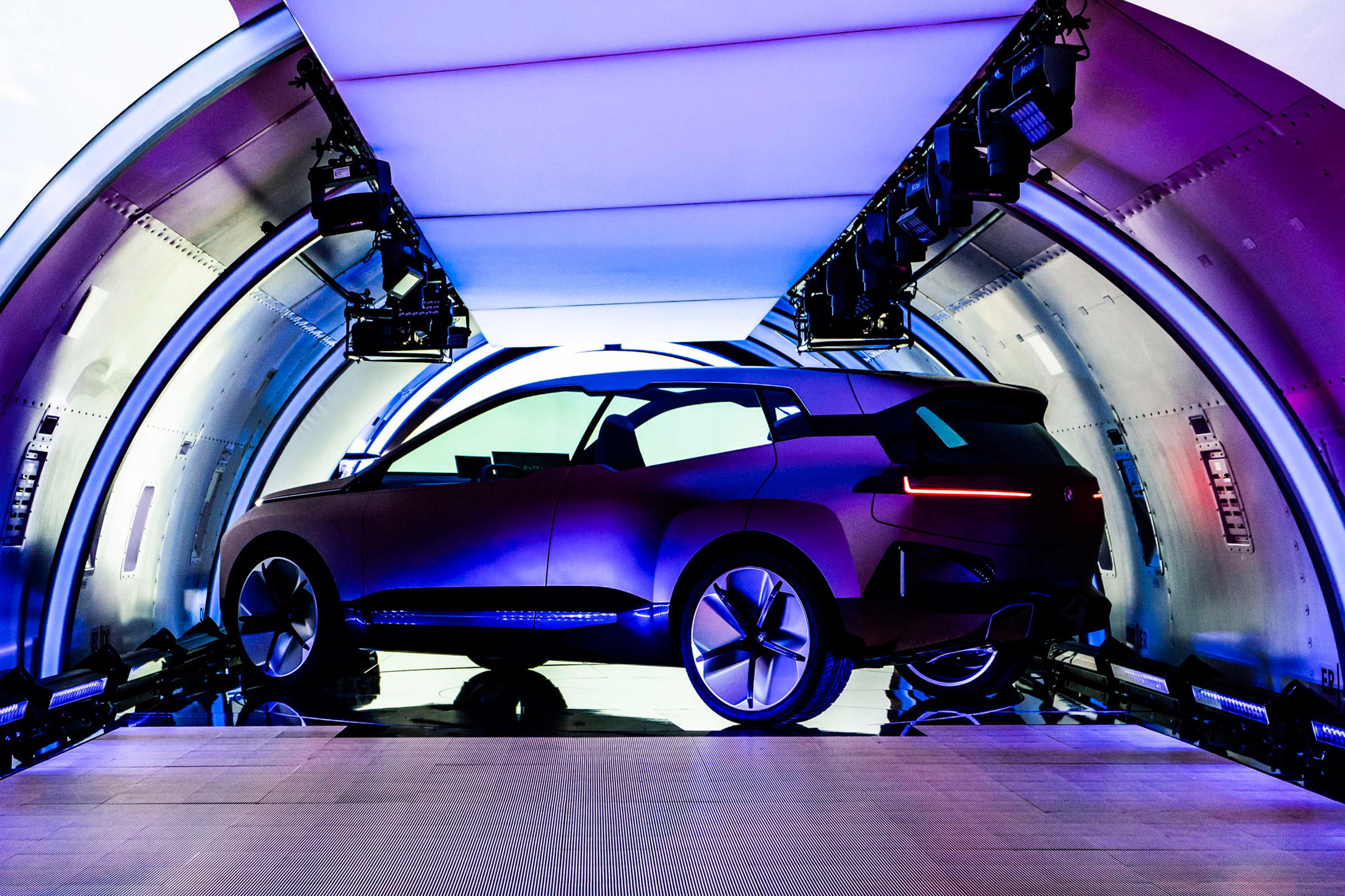 BMW Vision iNEXT concept - plane side/rear