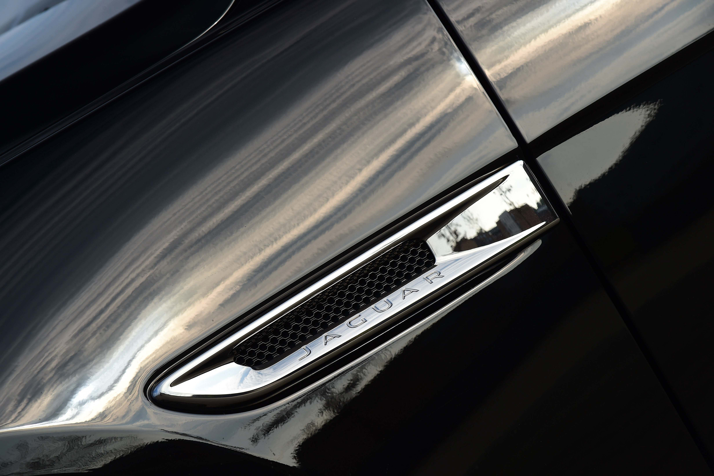 Jaguar XE - Air vent