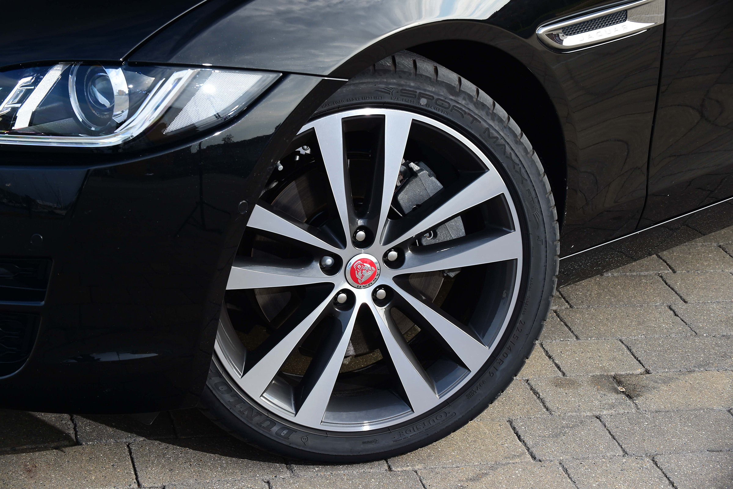 Jaguar XE - Wheel