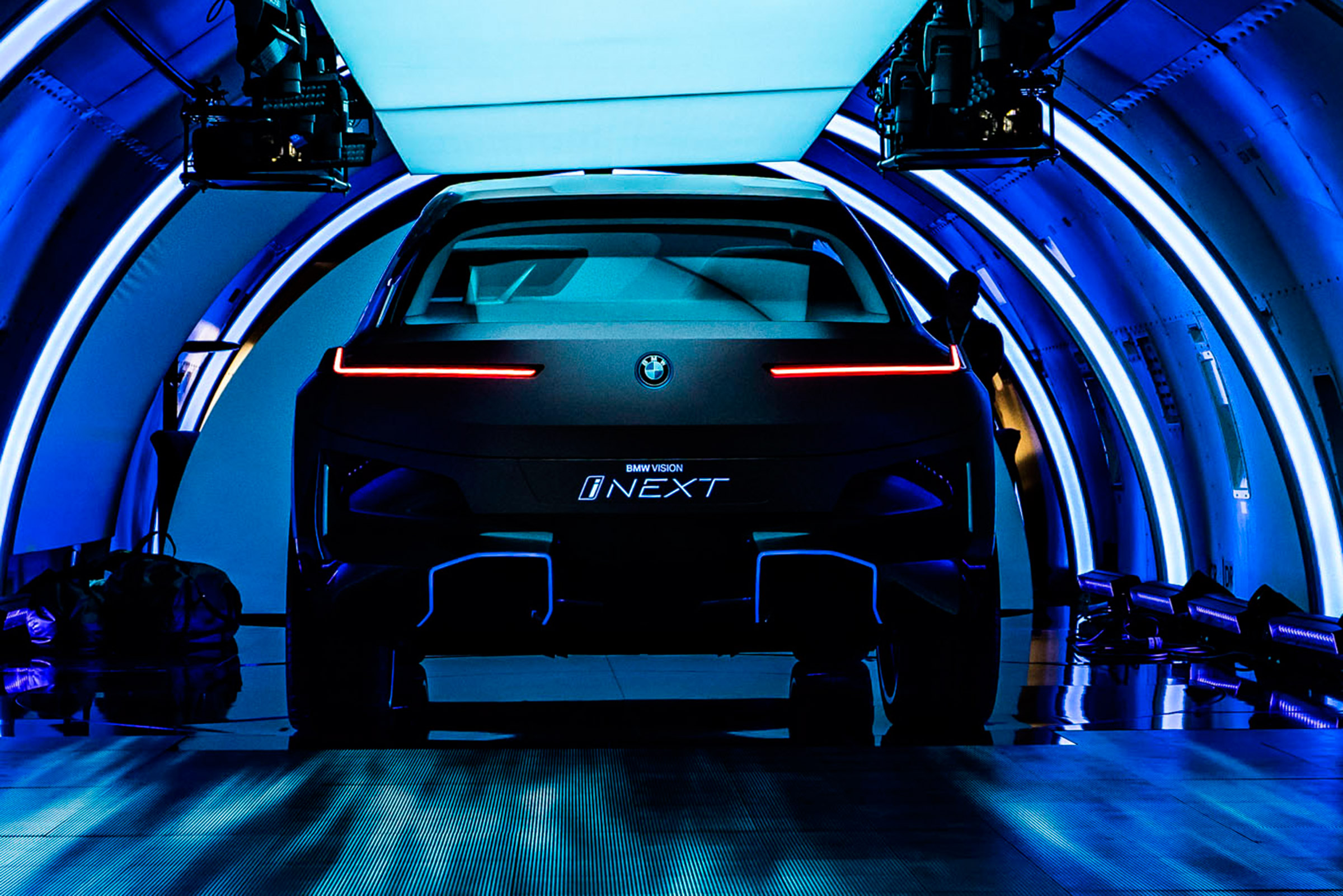 BMW Vision iNEXT concept - plane full rear