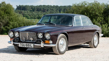 Jaguar XJ12 S1 Vanden Plas front quarter