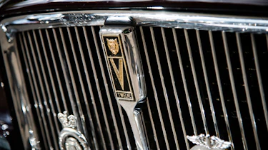 Jaguar XJ12 S1 Vanden Plas grille