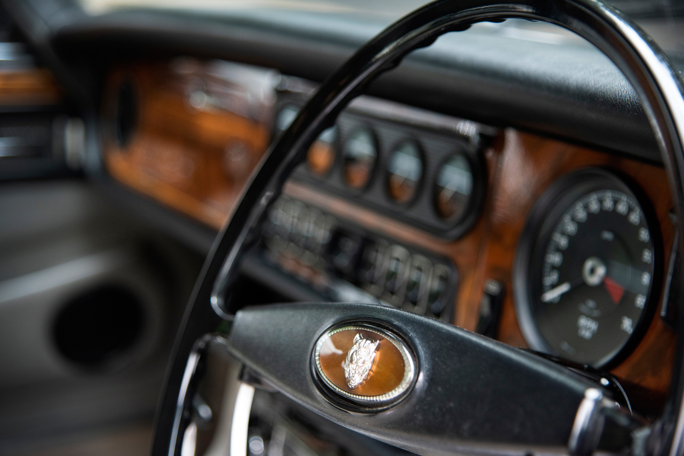 Jaguar XJ12 S1 Vanden Plas interior
