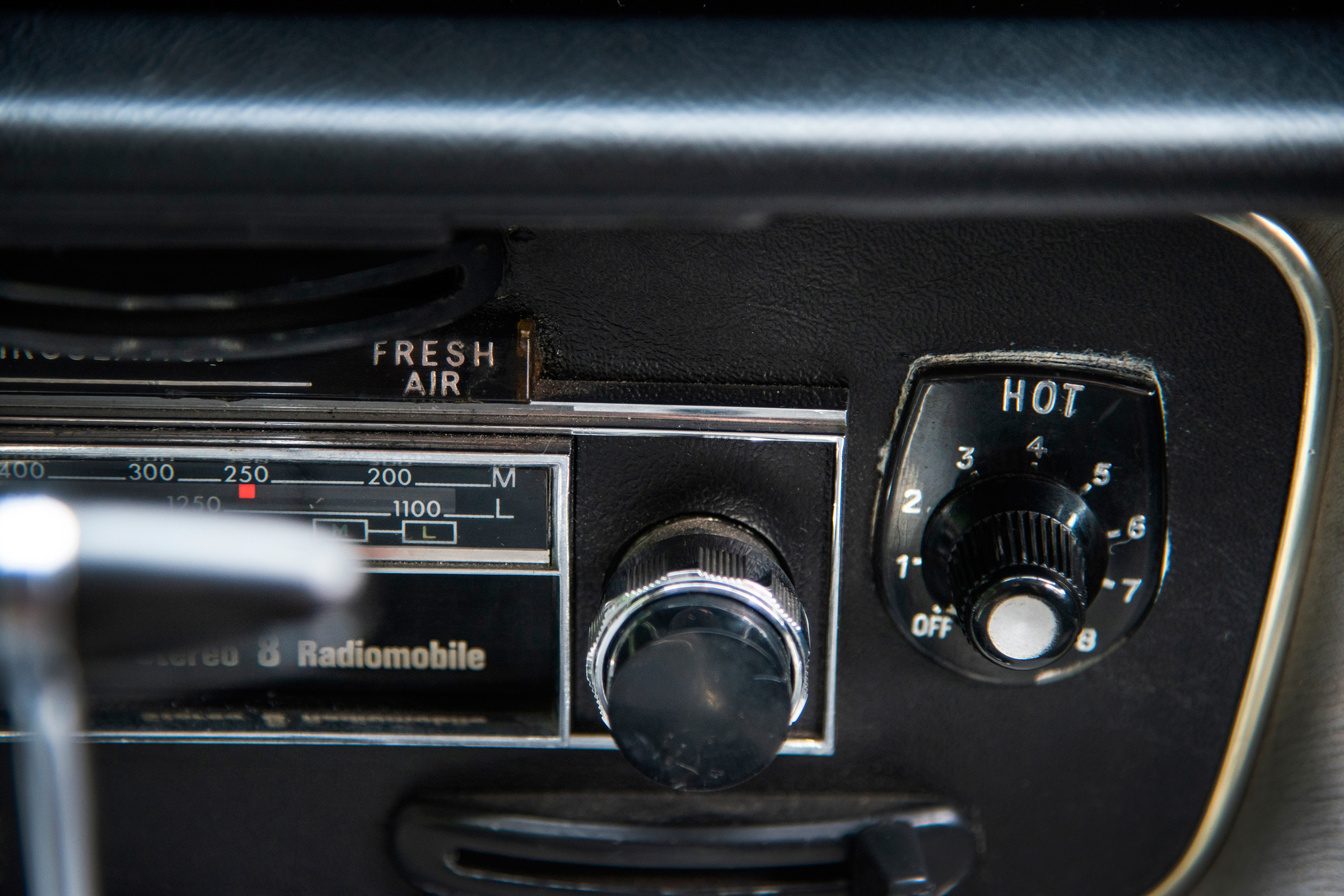 Jaguar XJ12 S1 Vanden Plas radio
